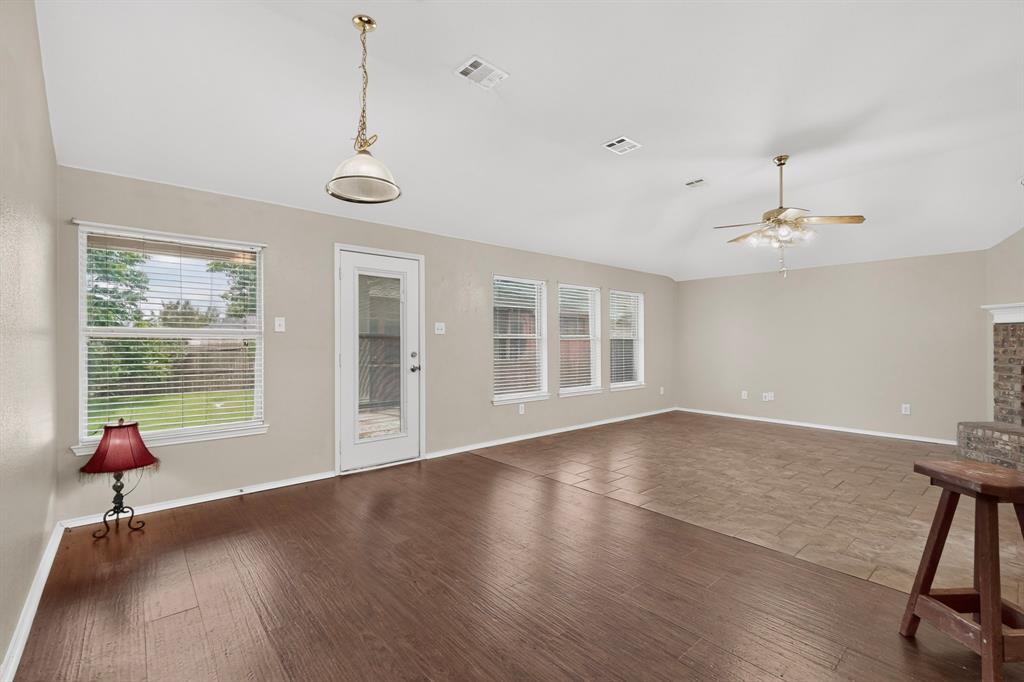 101 Wandering Drive Property Photo 6