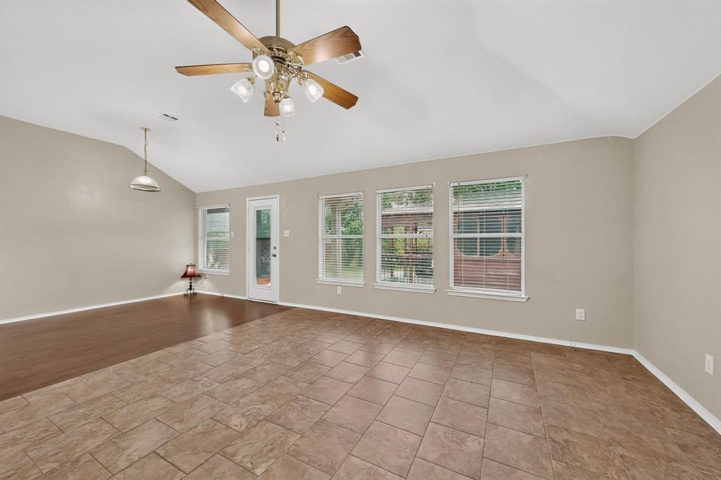 101 Wandering Drive Property Photo 7