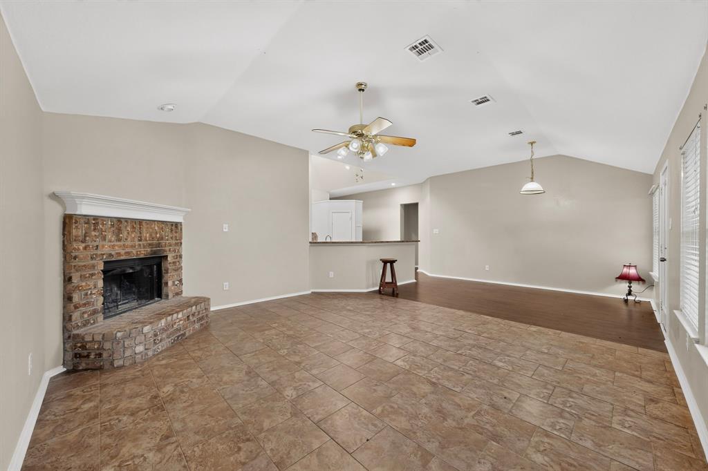 101 Wandering Drive Property Photo 9