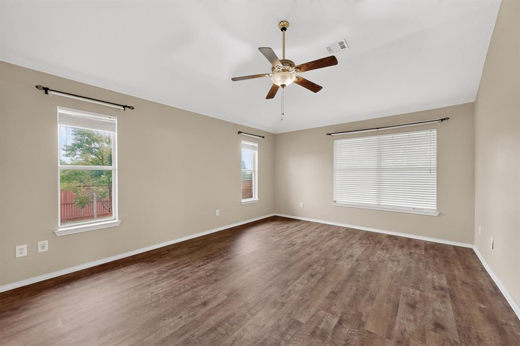 101 Wandering Drive Property Photo 16
