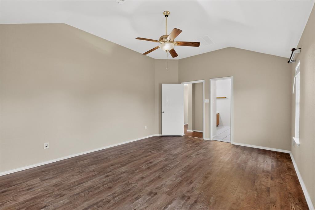 101 Wandering Drive Property Photo 18