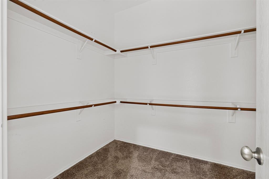 101 Wandering Drive Property Photo 22