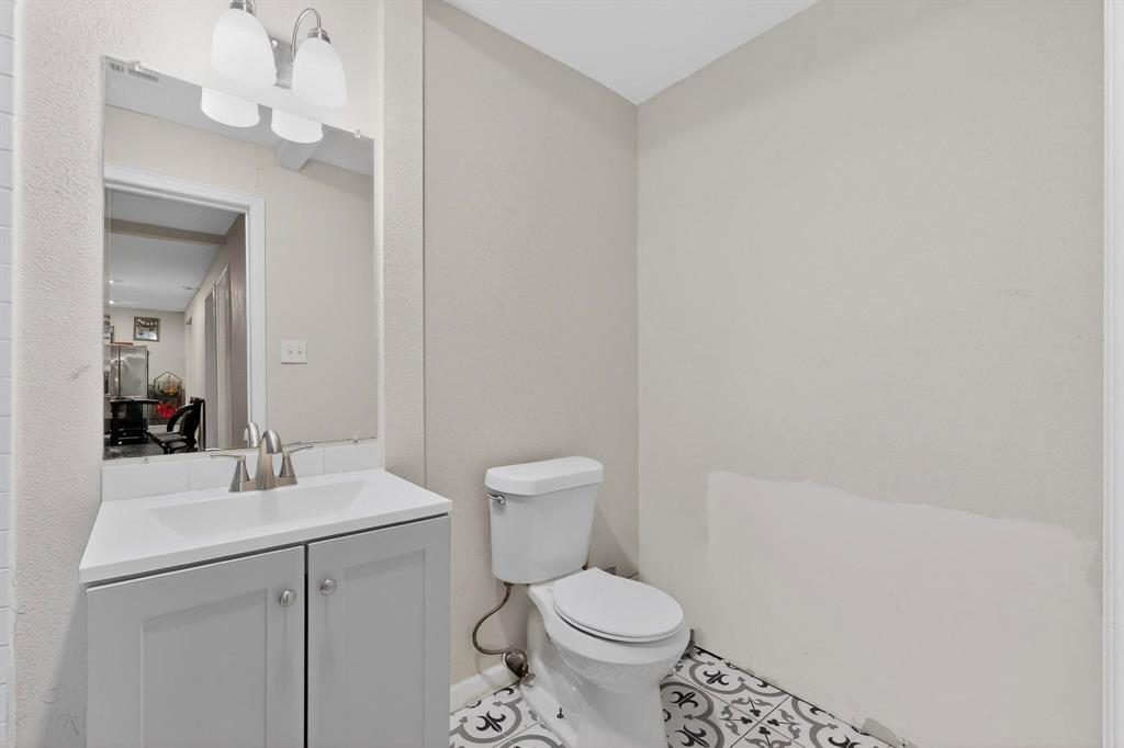 1300 E Mulkey Street Property Photo 18