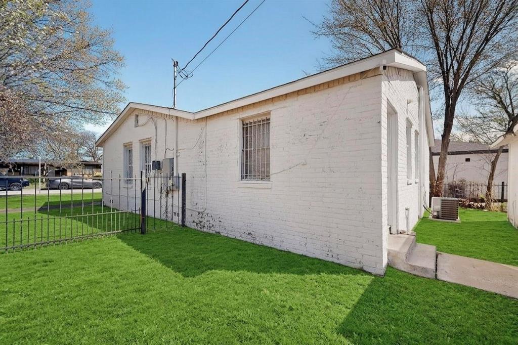 1300 E Mulkey Street Property Photo 22