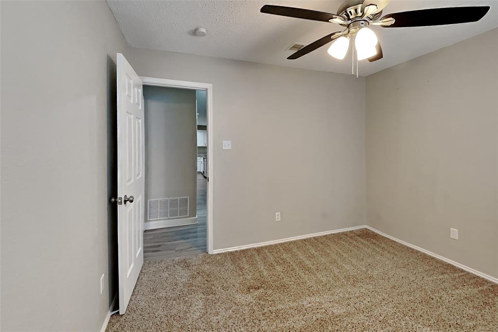 1022 Halifax Lane Property Photo 12