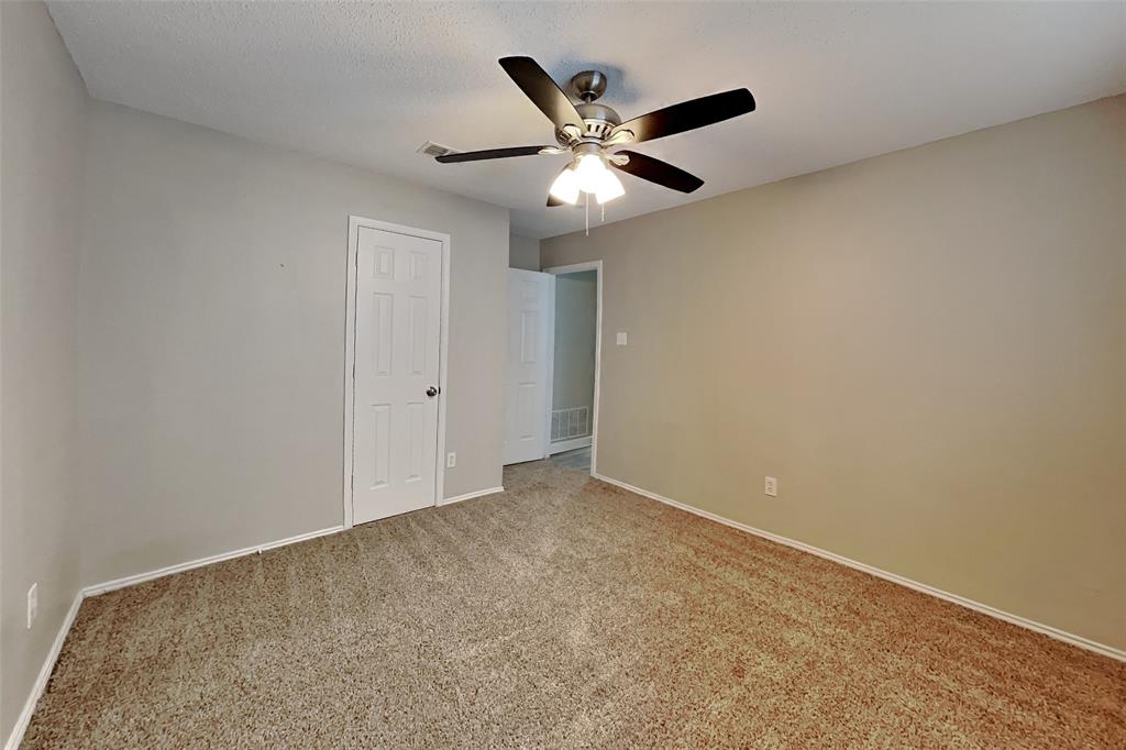 1022 Halifax Lane Property Photo 14