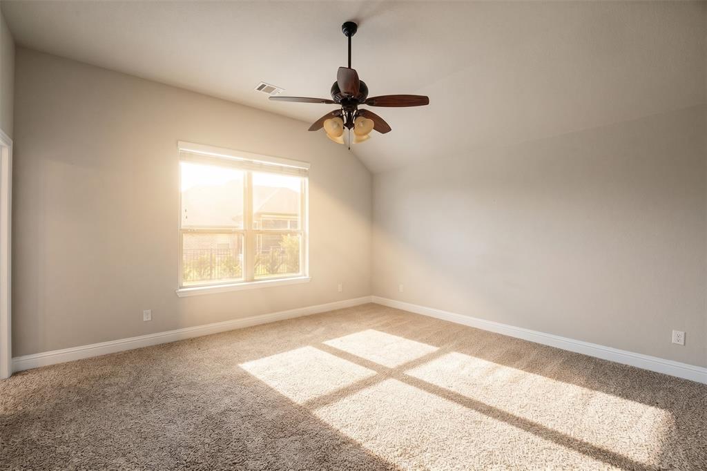 2038 Clive Drive Property Photo 10