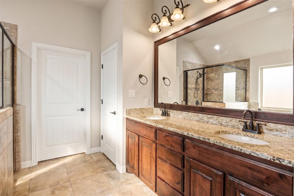 2038 Clive Drive Property Photo 13