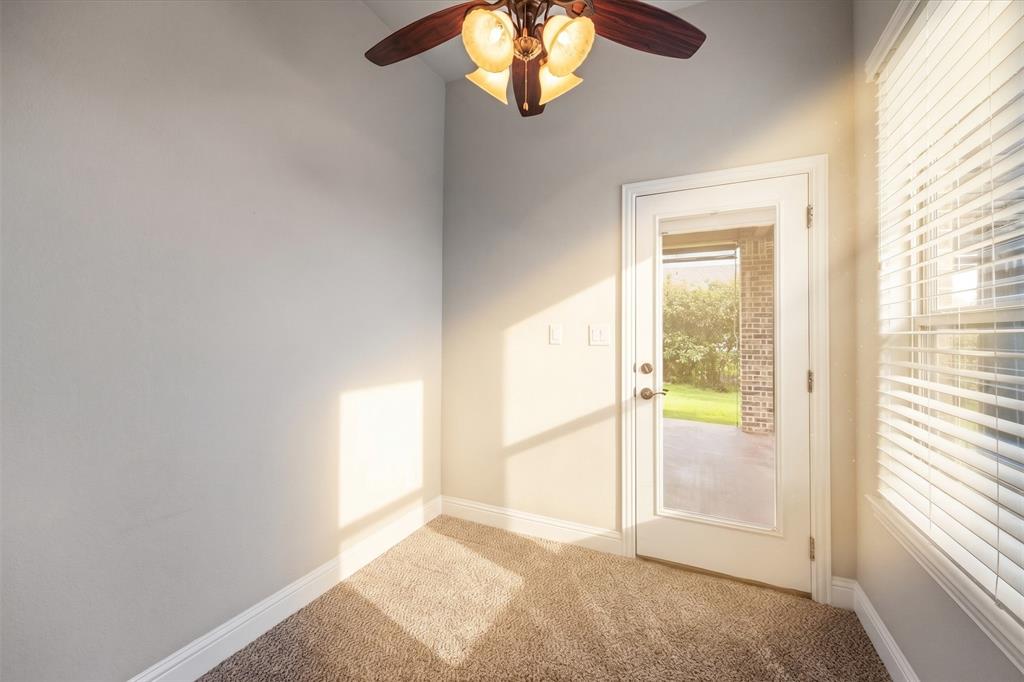 2038 Clive Drive Property Photo 15