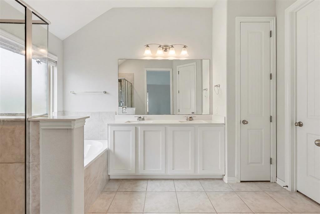 2704 Dancing Flame Drive Property Photo 18