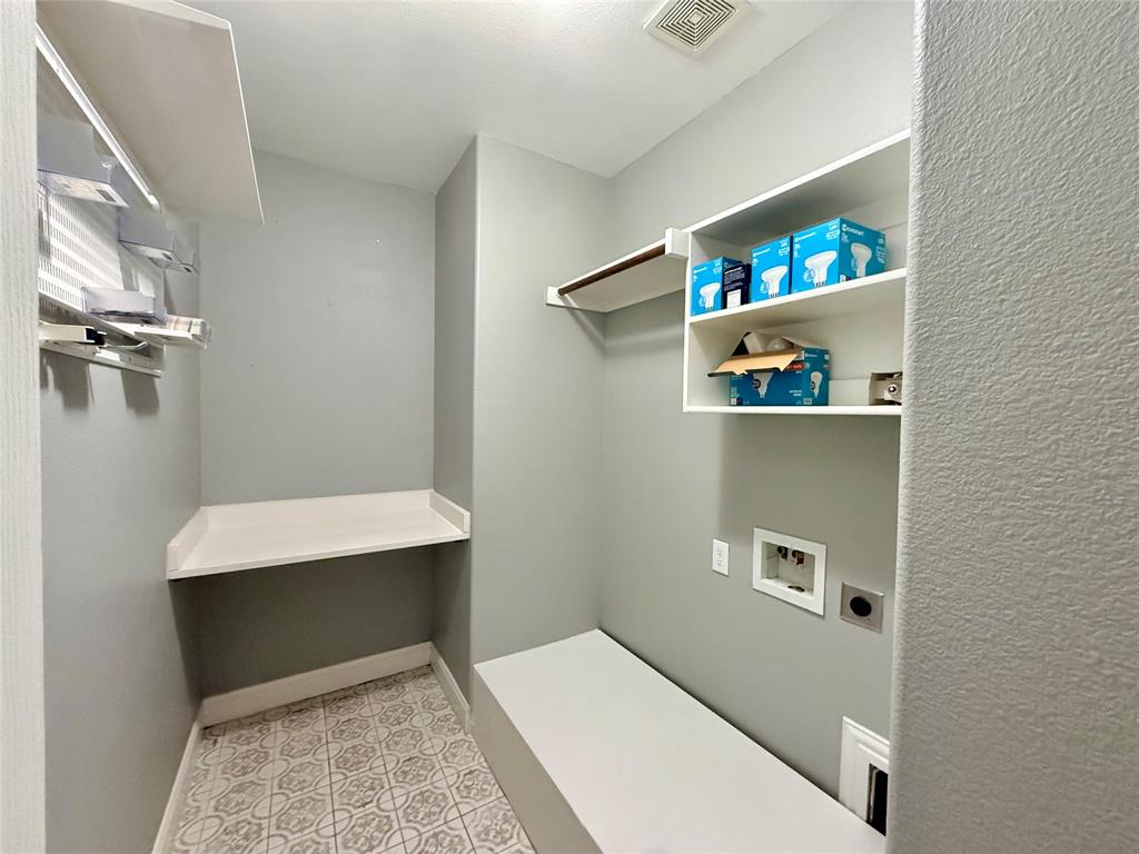 3012 Waterglen Drive Property Photo 16