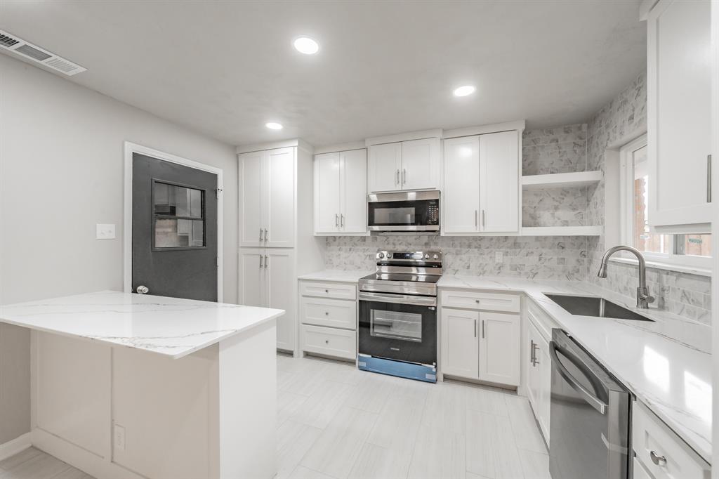 4518 Live Oak Drive Property Photo 11