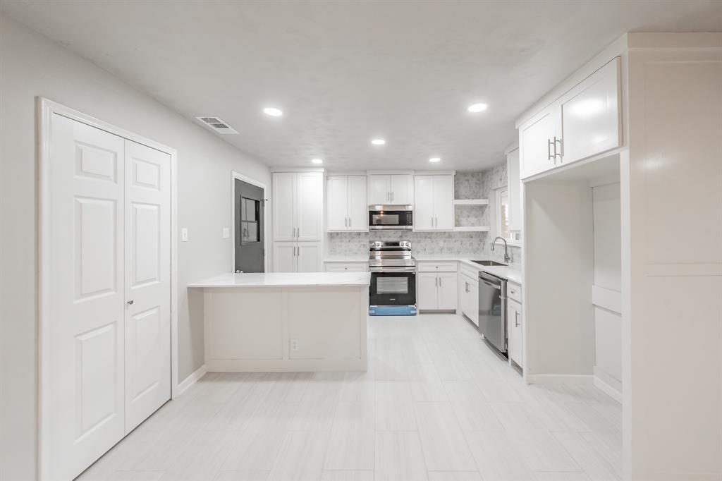 4518 Live Oak Drive Property Photo 14