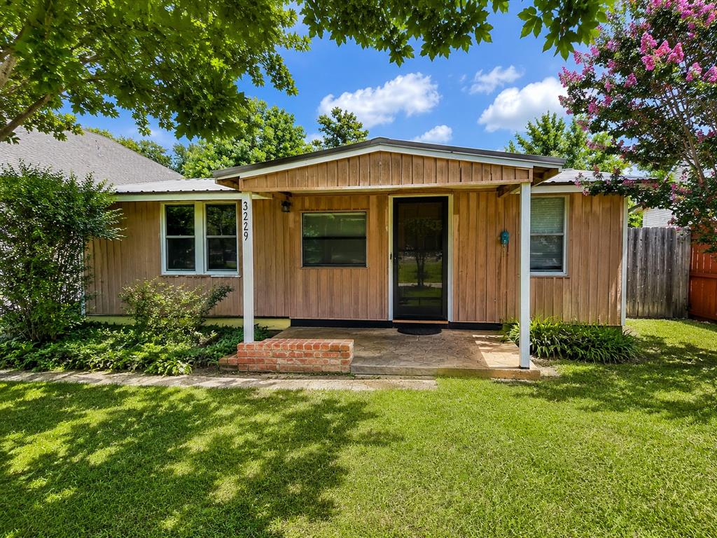 3229 Hiawatha Trail Property Photo 1