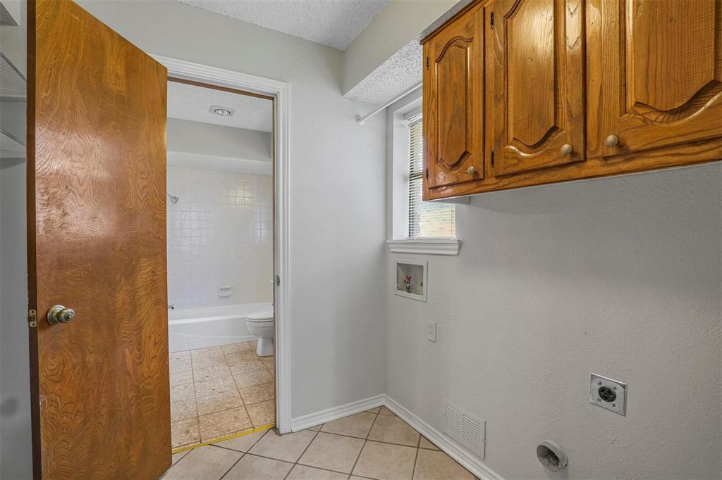 9738 Windham Drive Property Photo 7