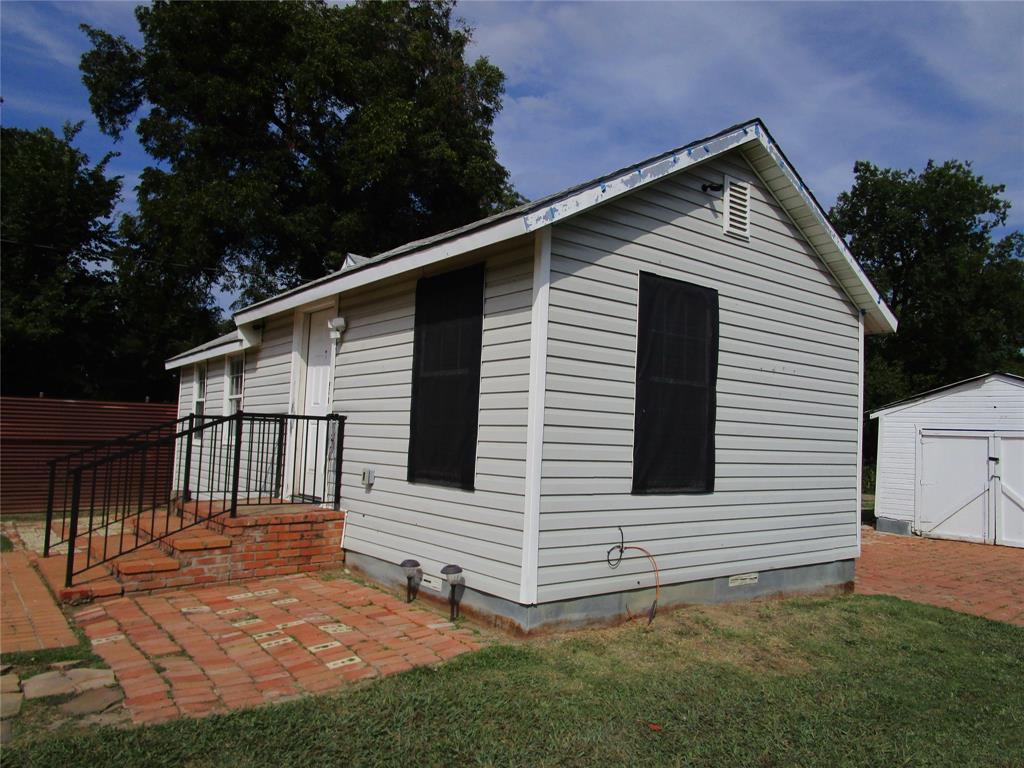 3718 N Westmoreland Road Property Photo 2