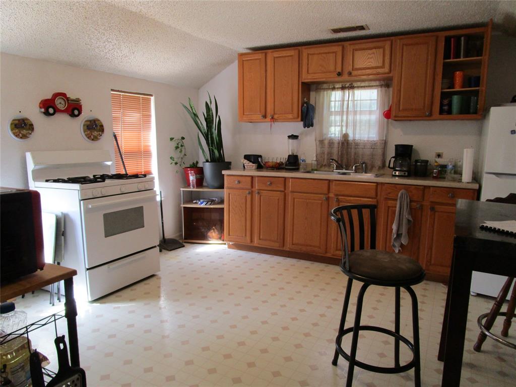 3718 N Westmoreland Road Property Photo 6