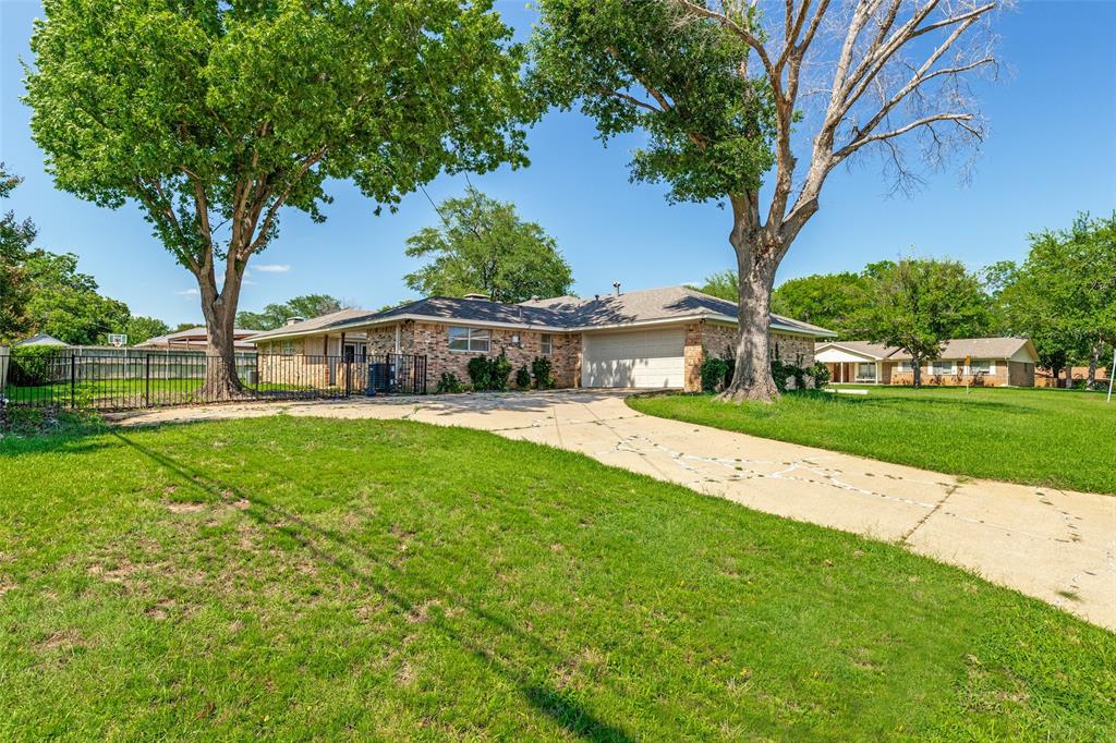 2500 Brookhaven Drive Property Photo 3