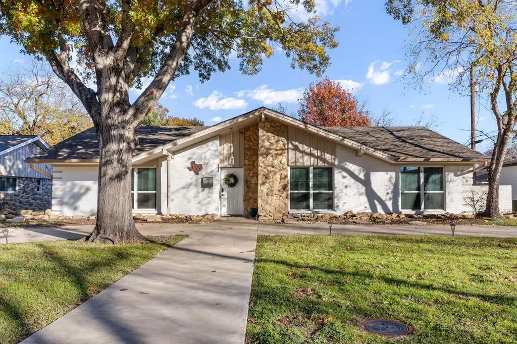 1706 Esquire Place Property Photo 1
