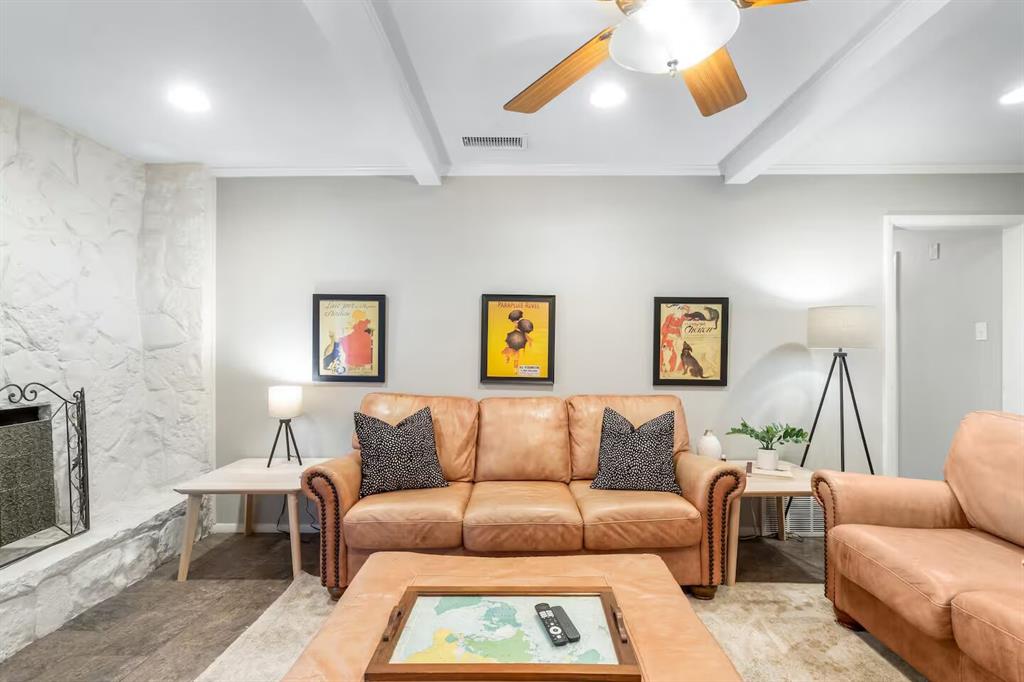1706 Esquire Place Property Photo 4