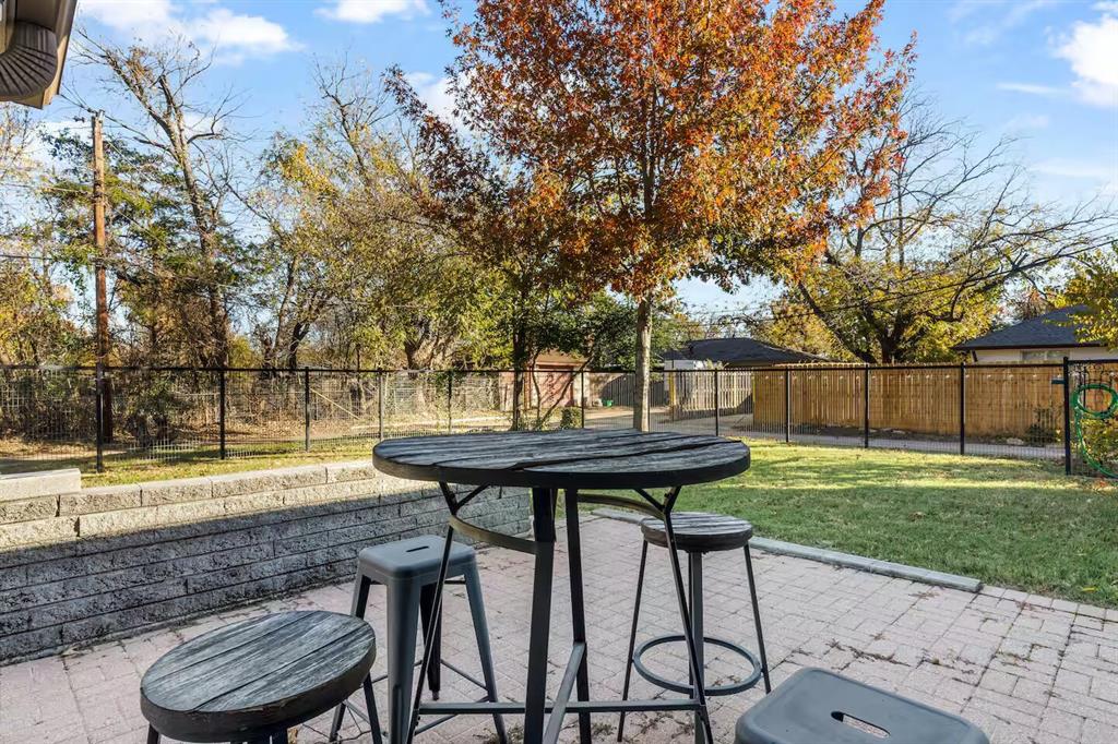 1706 Esquire Place Property Photo 24