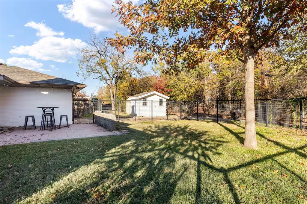 1706 Esquire Place Property Photo 25