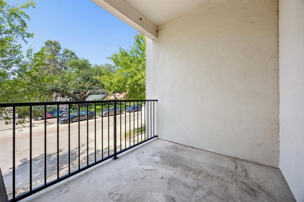 5710 Mccommas Boulevard 101 Property Photo 30