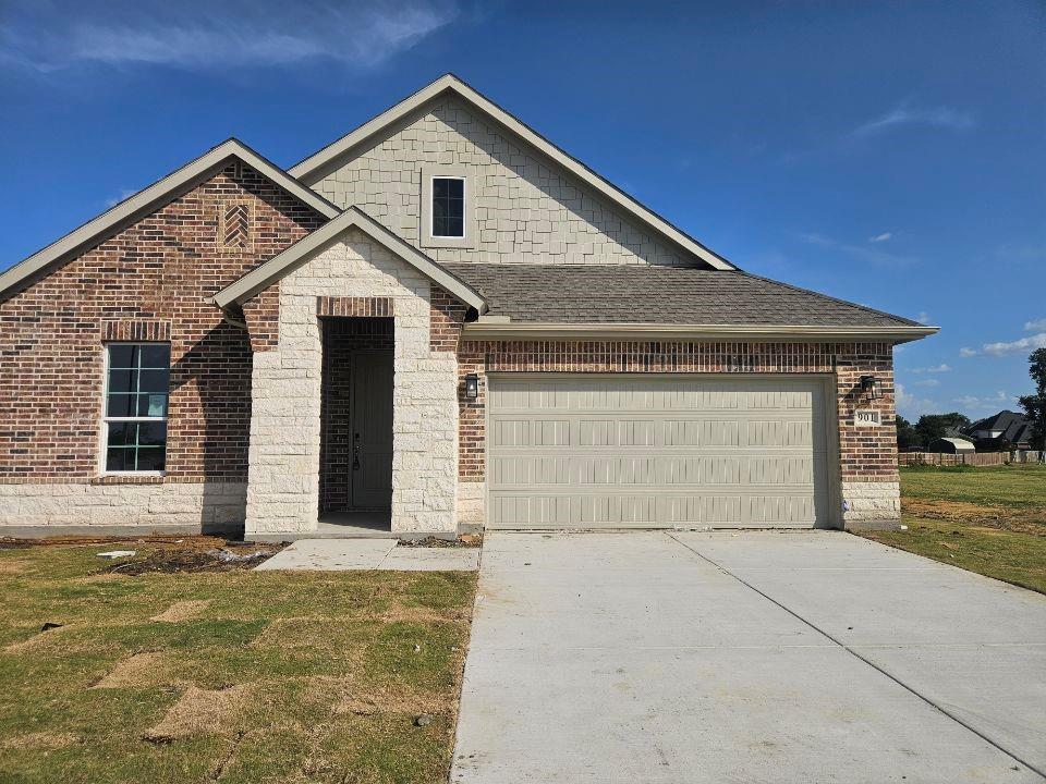 901 Silverleaf Drive Property Photo 1