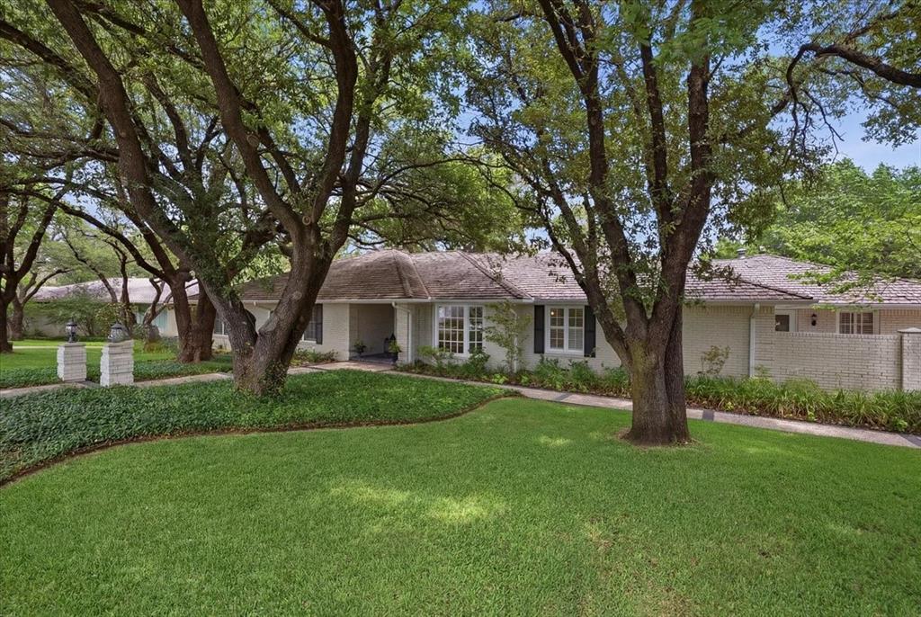 2209 Canterbury Drive Property Photo 1