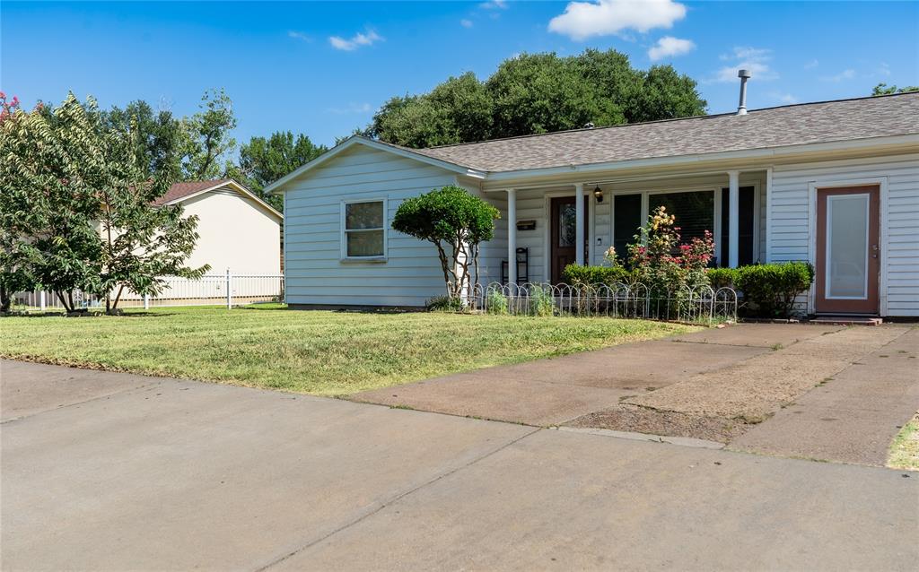 1010 Mcclendon Street Property Photo 4