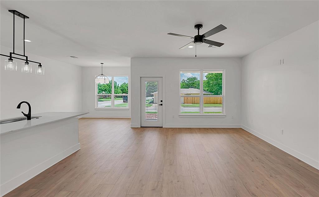 806 S Avenue Q Property Photo 6