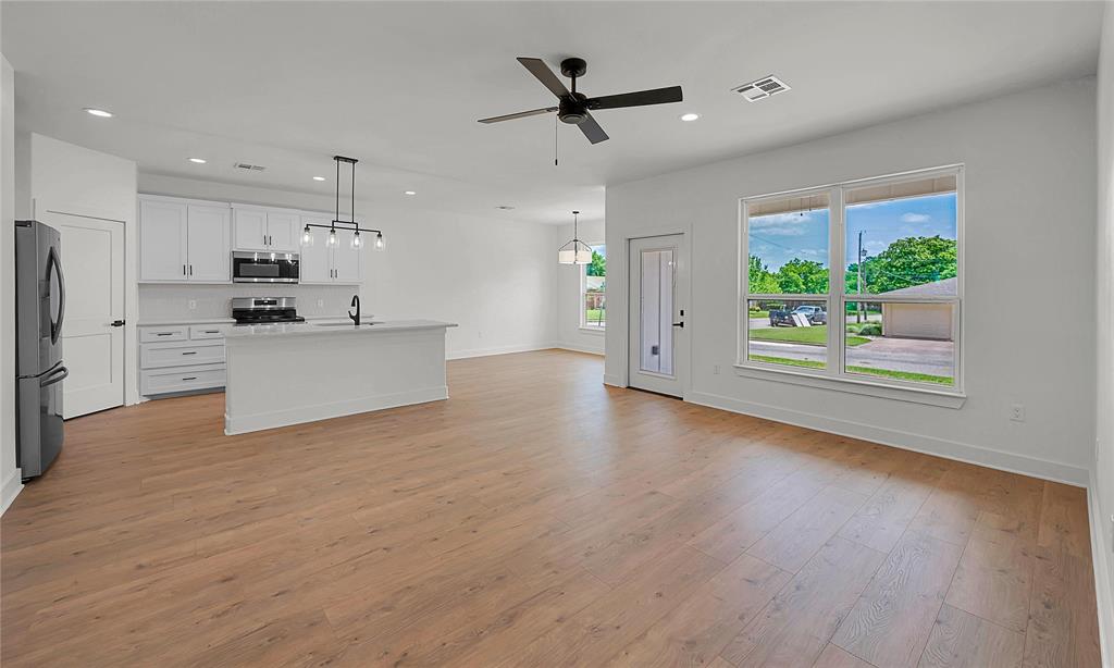 806 S Avenue Q Property Photo 7