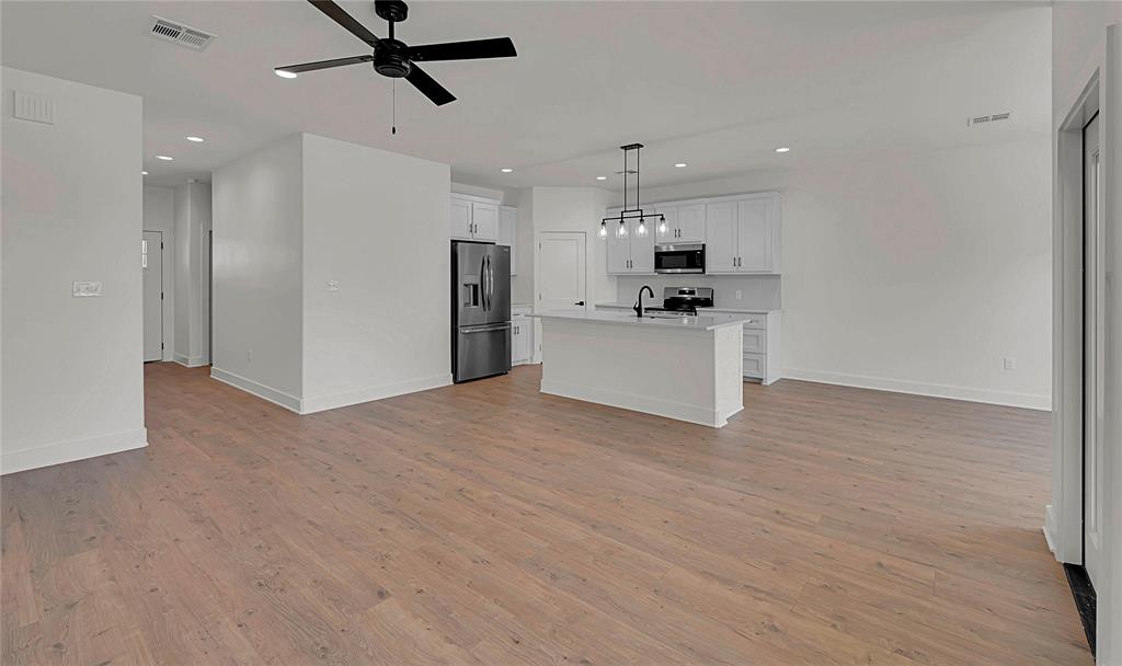 806 S Avenue Q Property Photo 8
