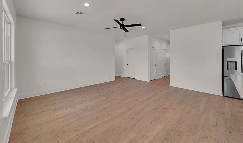 806 S Avenue Q Property Photo 9