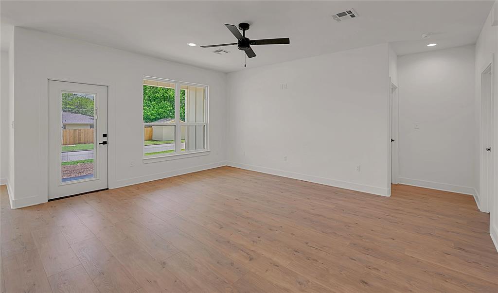 806 S Avenue Q Property Photo 10
