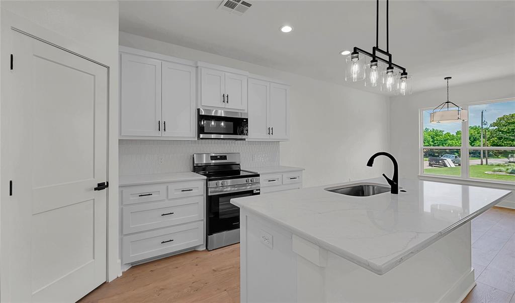 806 S Avenue Q Property Photo 12