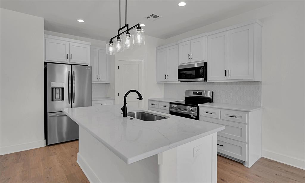 806 S Avenue Q Property Photo 13