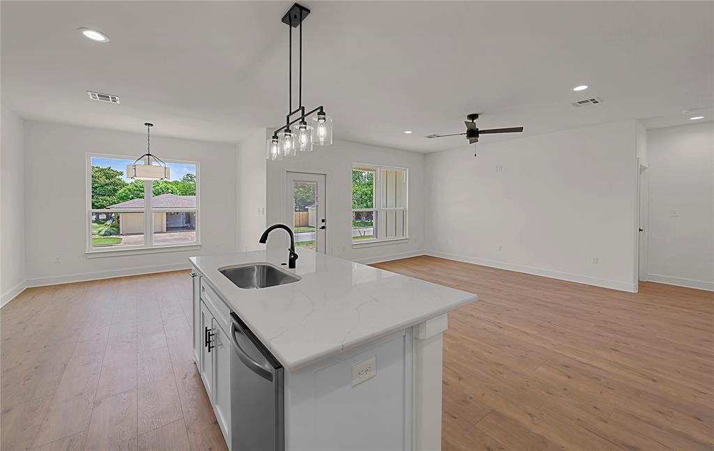 806 S Avenue Q Property Photo 19