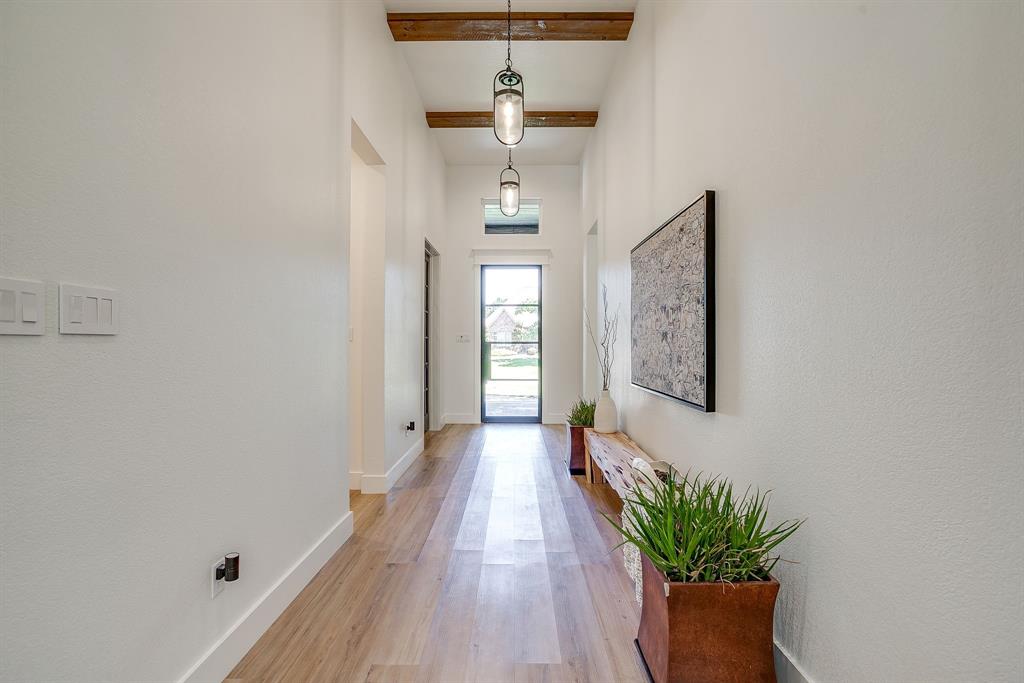 673 S Sugartree Drive Property Photo 6