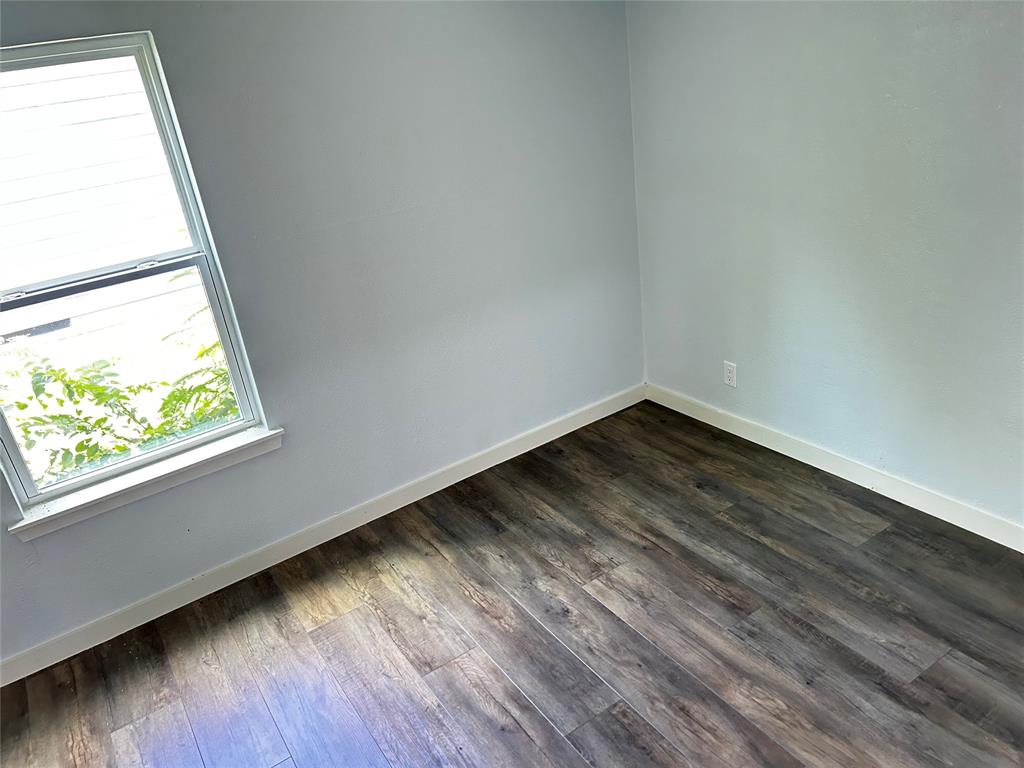 110 E Cunningham Street Property Photo 3