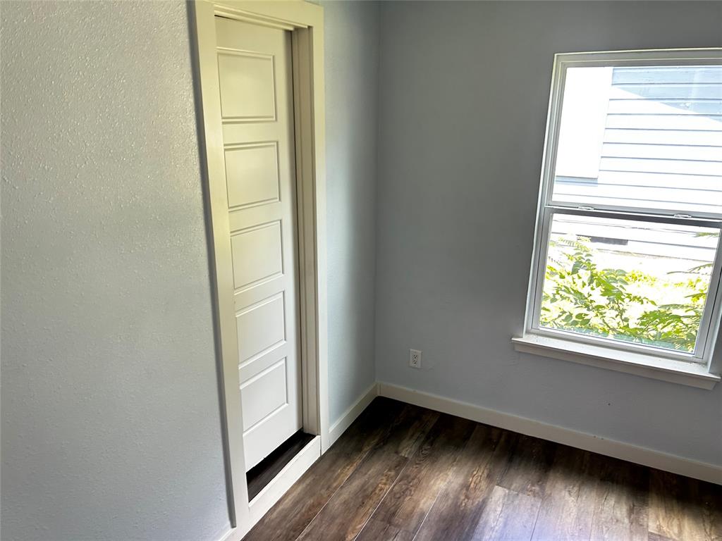 110 E Cunningham Street Property Photo 4