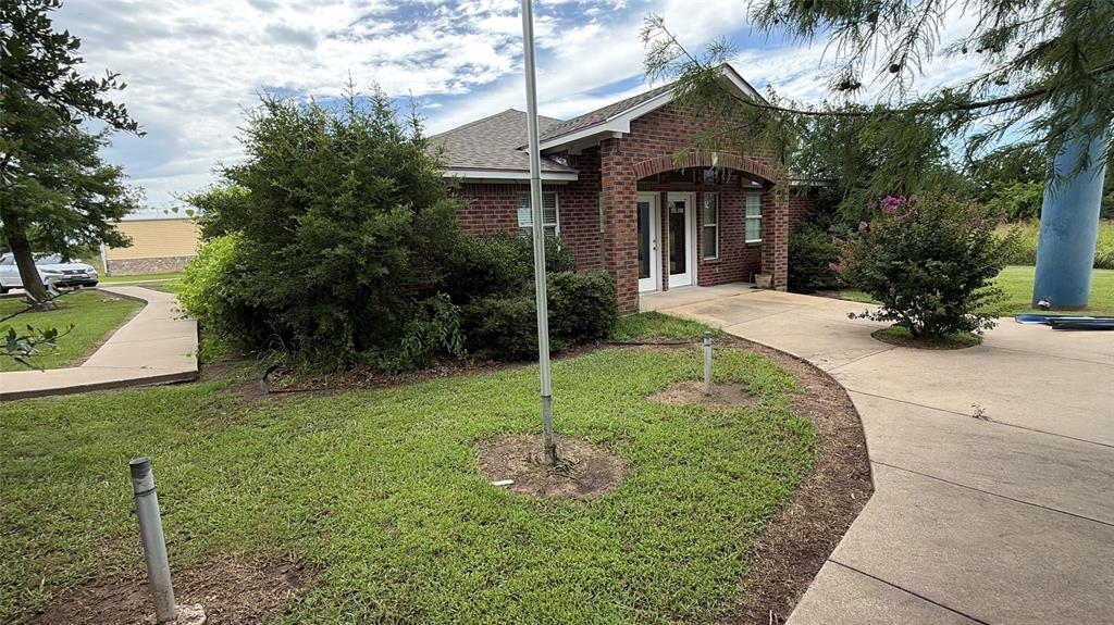8111 S Us Highway 75 200 Property Photo 4