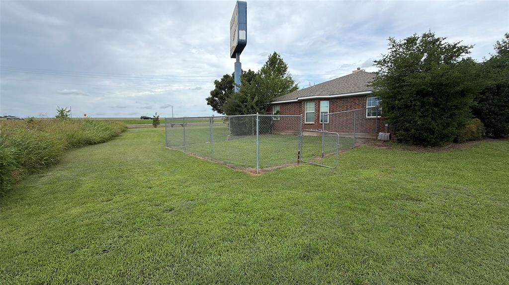 8111 S Us Highway 75 200 Property Photo 5
