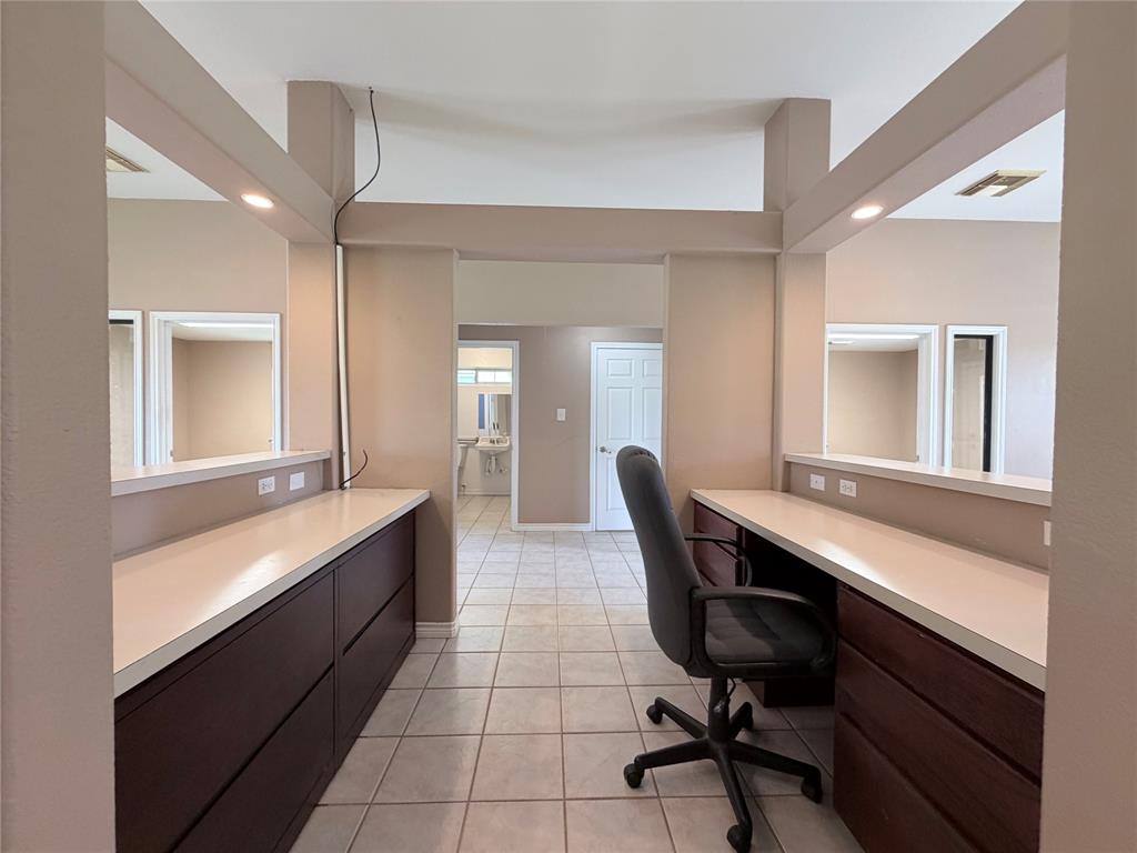 8111 S Us Highway 75 200 Property Photo 7