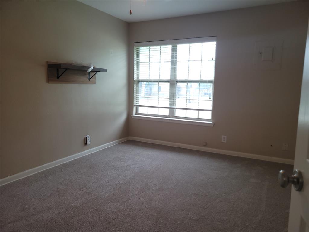 1004 W Wall Street Property Photo 8