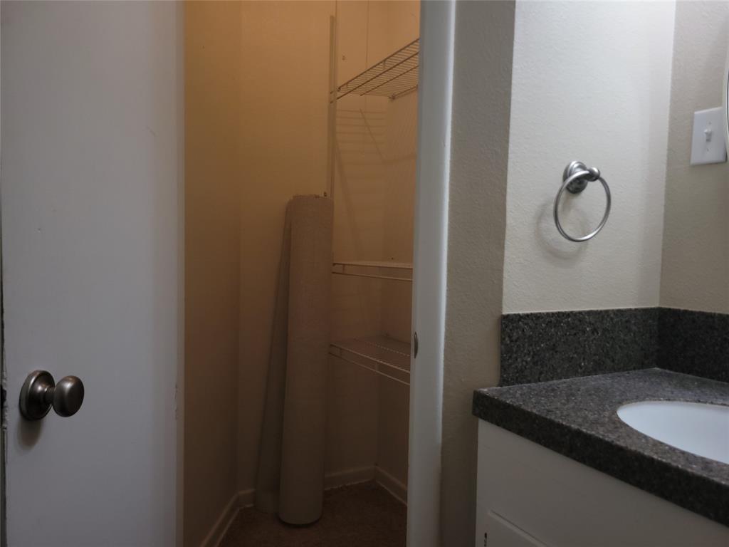 1004 W Wall Street Property Photo 11