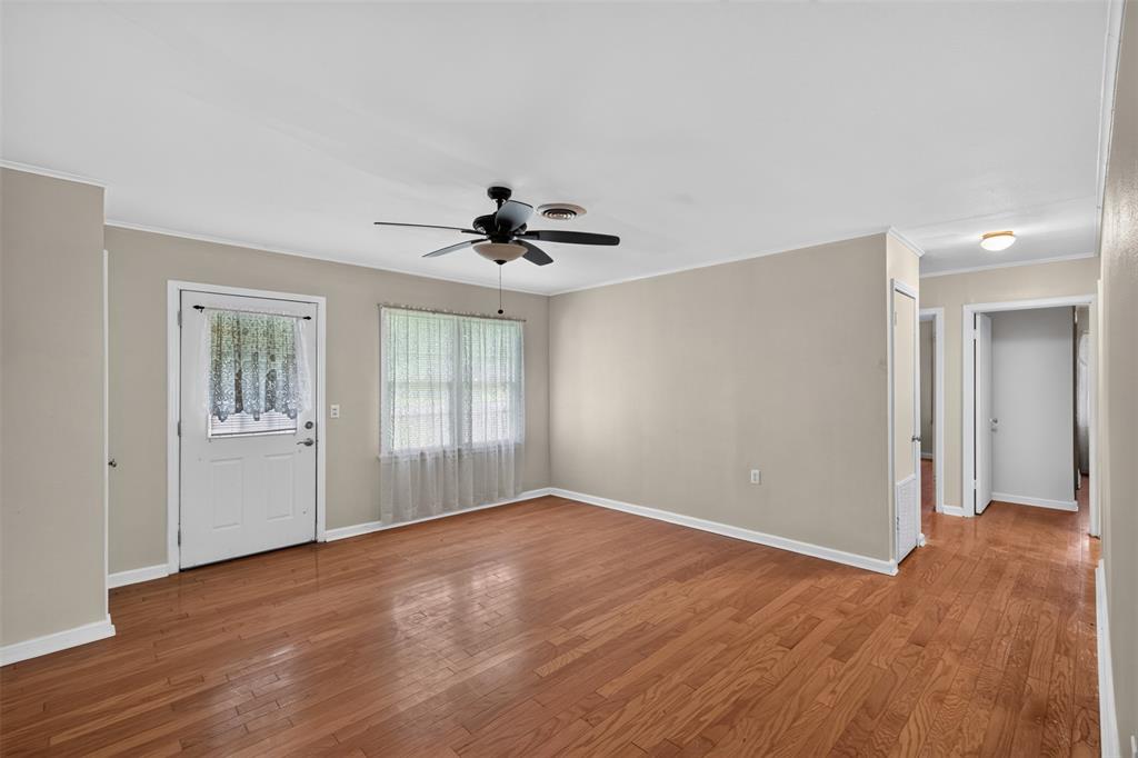 305 8th Street Property Photo 3
