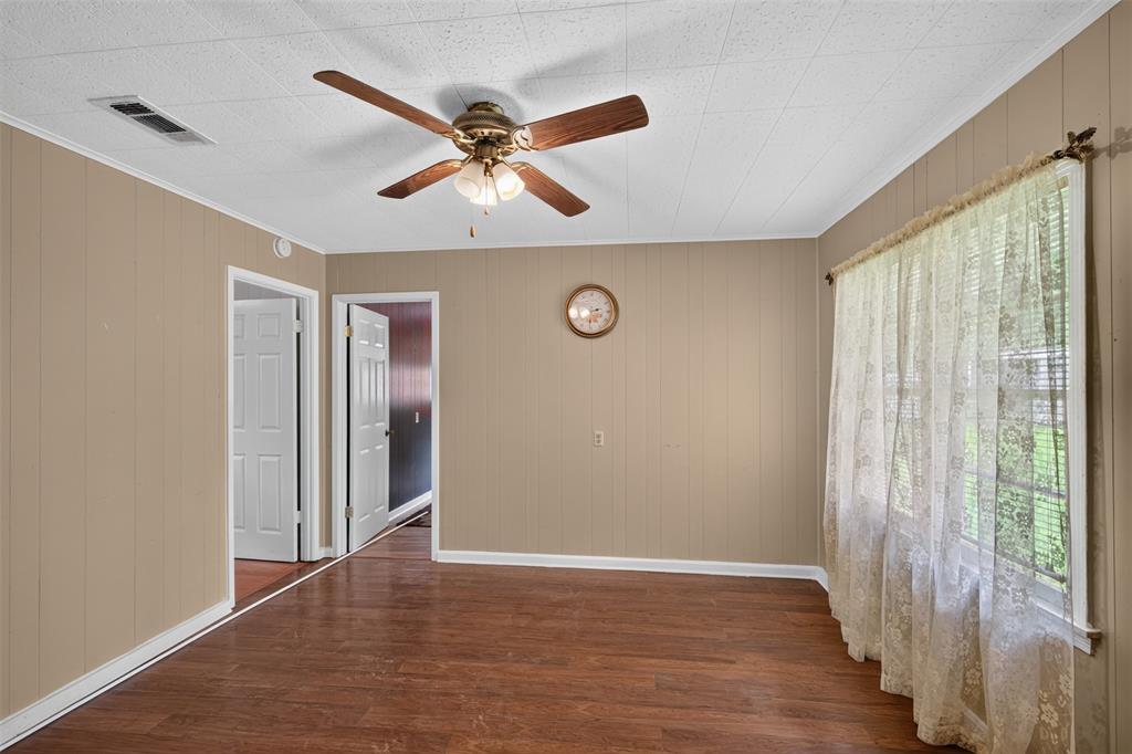 305 8th Street Property Photo 4