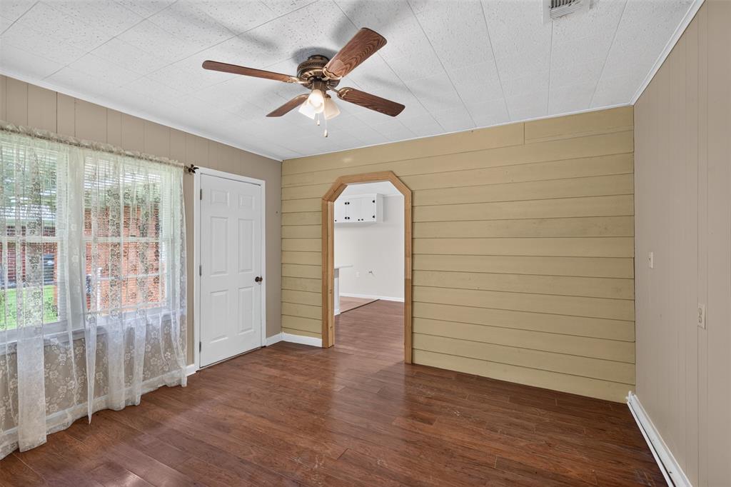 305 8th Street Property Photo 5