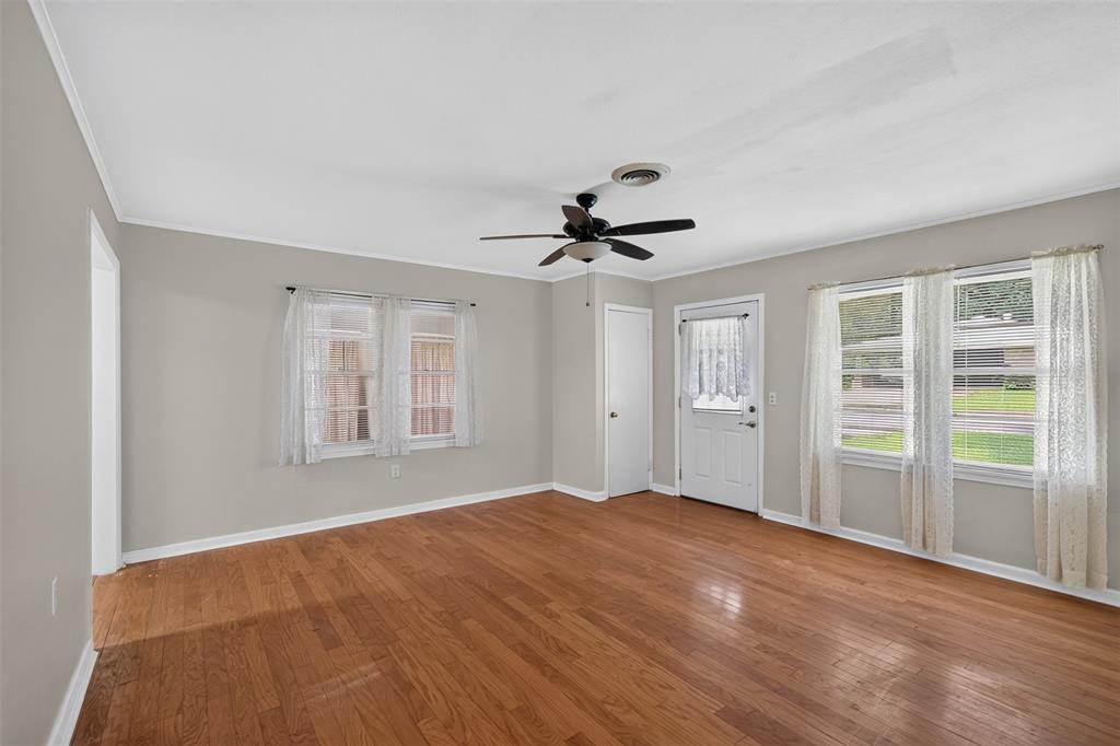 305 8th Street Property Photo 6